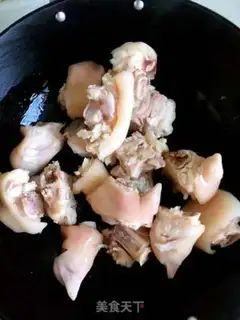 Make Red bean stewed pig
