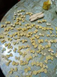Make Butterfly noodles step 2