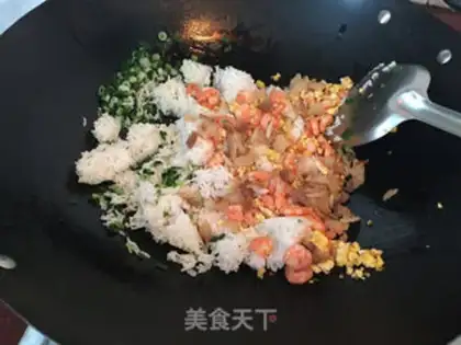 Make Shrimp shrimp fried rice step 5
