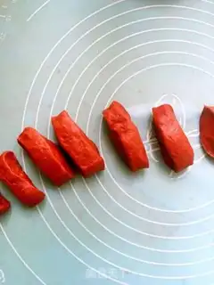 Make Red rose bread step 5