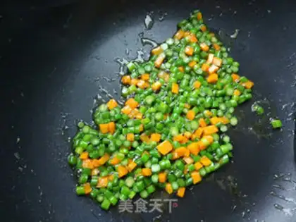 Make Garlic egg fried rice step 2