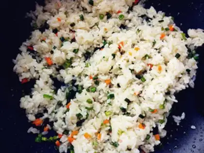 Make Garlic egg fried rice step 3