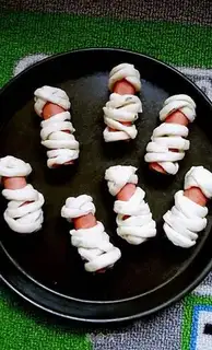 Make Hot dog mummies step 3