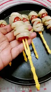 Make Hot dog mummies step 5