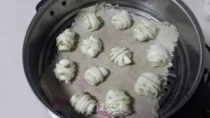 Make The onion roll step 5