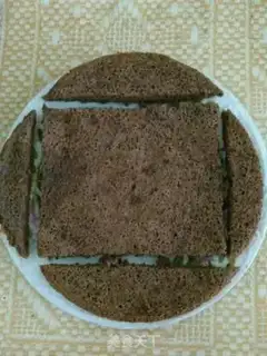 Make Strawberry cream chocolate cake step 6