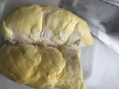 Make Eggs and guacamole step 1