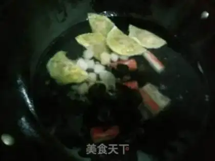 Make Egg dumpling seafood fan soup step 3