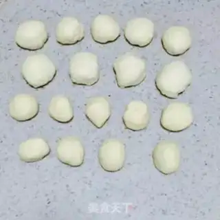 Make Chinese souffle snack step 1