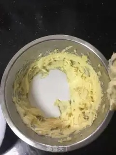 Make Butter cream cake step 17