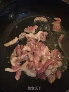 Make Fresh mushrooms and fried meat step 2