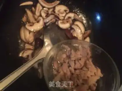 Make Fresh mushrooms and fried meat step 3