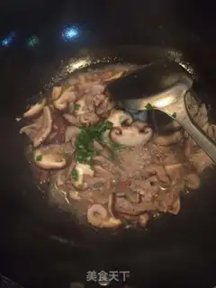 Make Fresh mushrooms and fried meat step 4