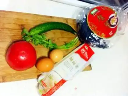 Make Tomato egg noodles step 0