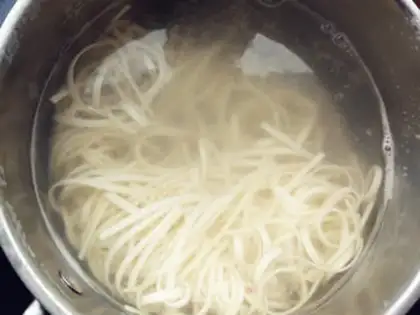 Make Onion chicken noodles step 0