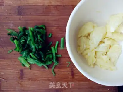 Make Onion chicken noodles step 1