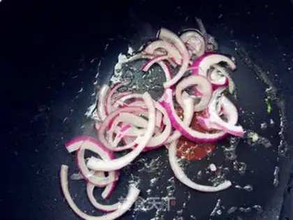 Make Onion chicken noodles step 3