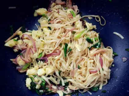 Make Onion chicken noodles step 6