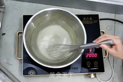 Make Traditional egg tarts step 1