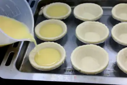 Make Traditional egg tarts step 5