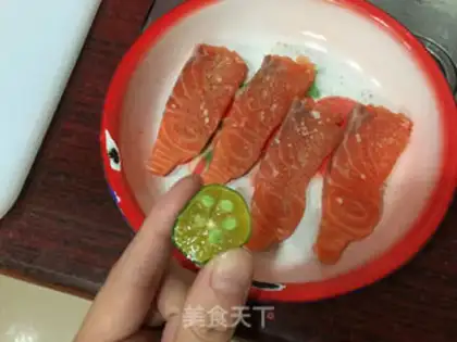 Make Fried salmon step 1