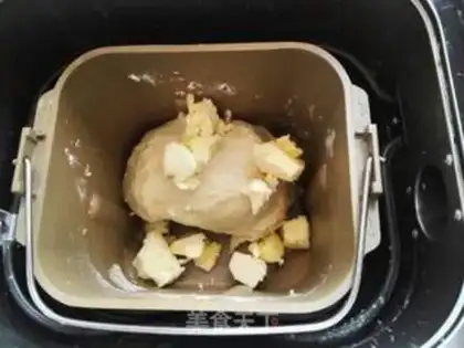 Make Japanese milk rolls step 2