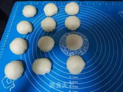 Make Japanese milk rolls step 5