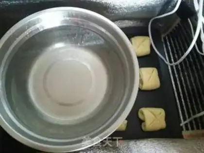 Make Japanese milk rolls step 10