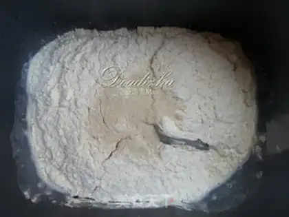 Make Nailed jam and croissant step 1