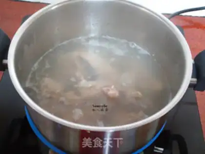 Make Autumn guava bone soup step 2