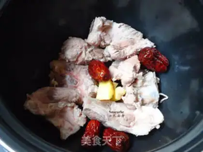 Make Autumn guava bone soup step 3