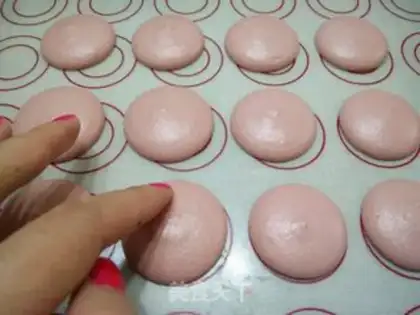 Make Chocolate Macalon step 14