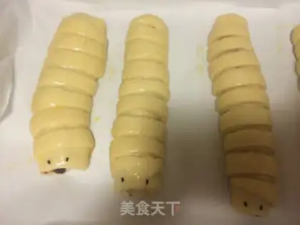 Make caterpillar bread step 5