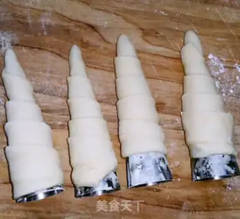 Make Lemon roll step 8