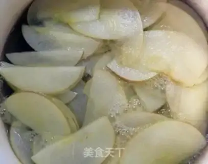 Make Apple roses step 1