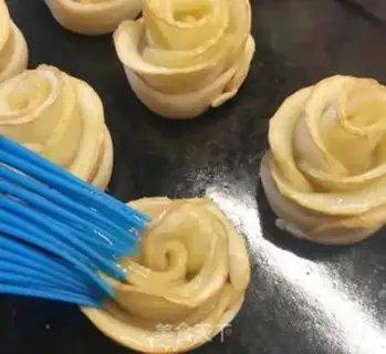 Make Apple roses step 8