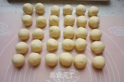 Make Rose bread step 4