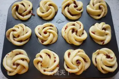 Make Rose bread step 11