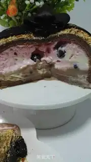 Make Bomb ice cream cake step 12