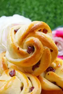 Make Rose bread step 15