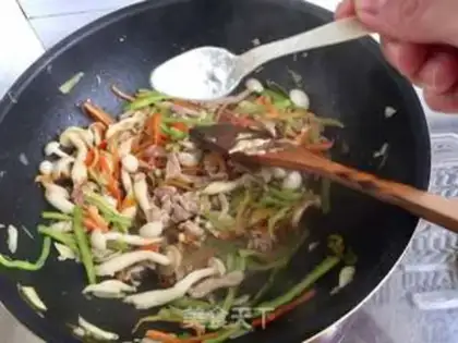 Make Scrambled peppers and platinum mushrooms step 12