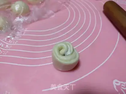 Make Cranberry cheese mini roll step 19