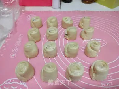 Make Cranberry cheese mini roll step 20