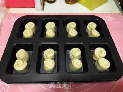 Make Cranberry cheese mini roll step 21