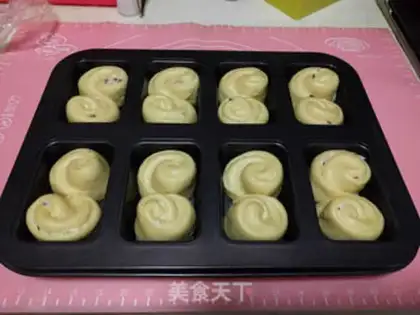 Make Cranberry cheese mini roll step 22
