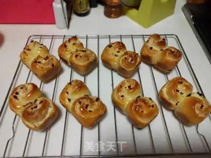 Make Cranberry cheese mini roll step 26