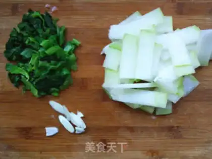 Make Seafood melon soup step 0