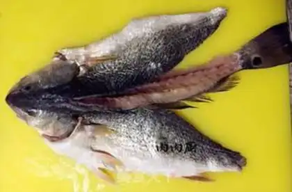 Make Zhongqing State roasted fish step 1