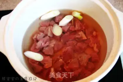 Make Potato chestnut beef step 1