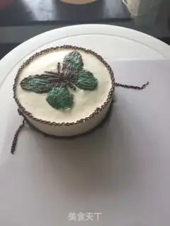 Make A hand-drawing mousse drum cake step 16
